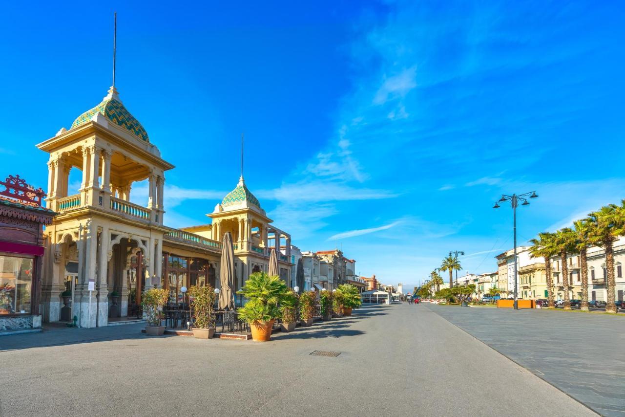 La Suite 2 Ondina Viareggio 200M From Sea - Happy Rentals Bagian luar foto